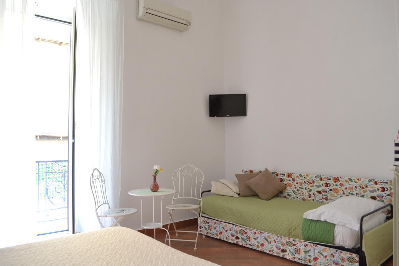 Bed and Breakfast Le Stanze Di Dolly Nápoles Exterior foto